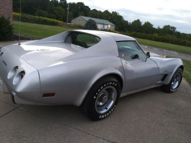 Chevrolet Corvette 1976 image number 11