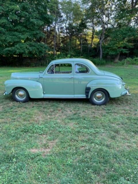 Ford Deluxe 1946 image number 22