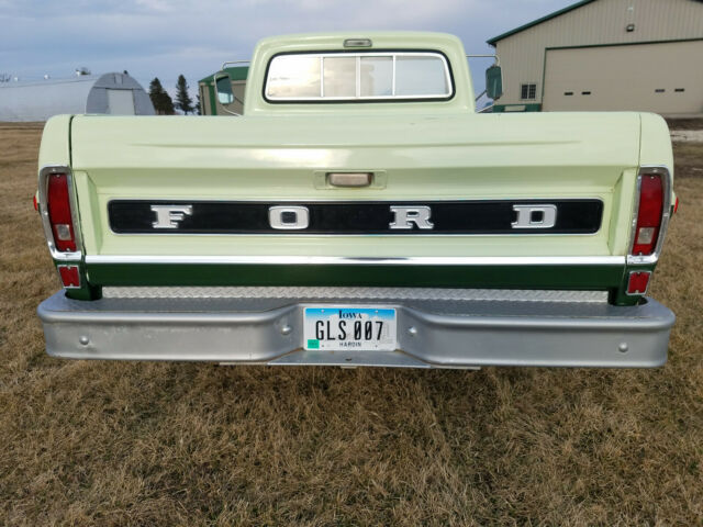 Ford F-250 1972 image number 29