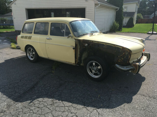 Volkswagen Squareback 1972 image number 16