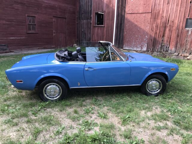 Fiat 124 Spider 1800 1975 image number 32