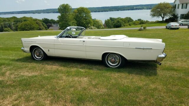 Ford Galaxie 1965 image number 24