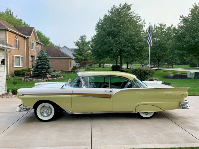 Ford Fairlane 1957 image number 1