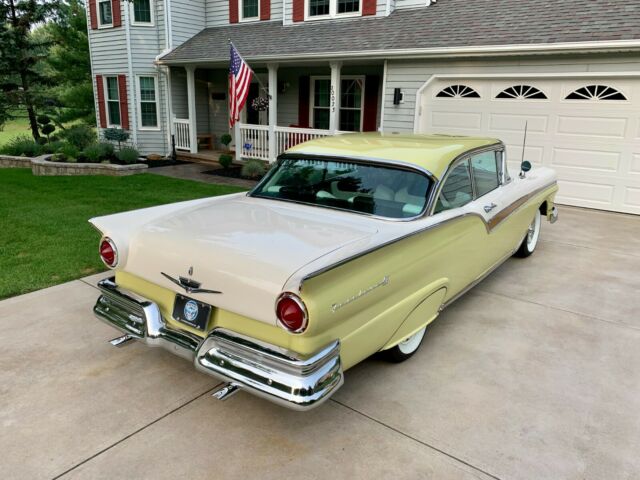 Ford Fairlane 1957 image number 15