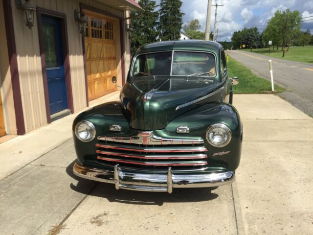 Ford Super Deluxe 1946 image number 1