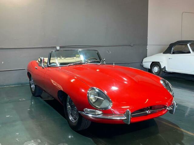 Jaguar E-Type 1962 image number 28