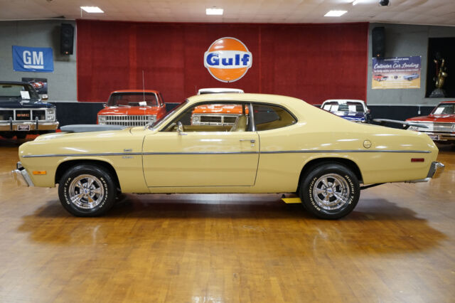 Plymouth Duster 1975 image number 14