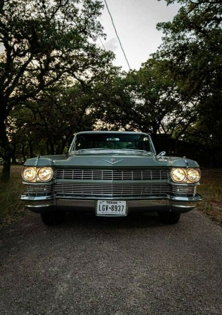 Cadillac DeVille 1964 image number 0