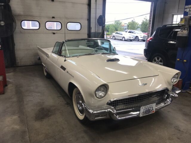 Ford Thunderbird 1957 image number 0