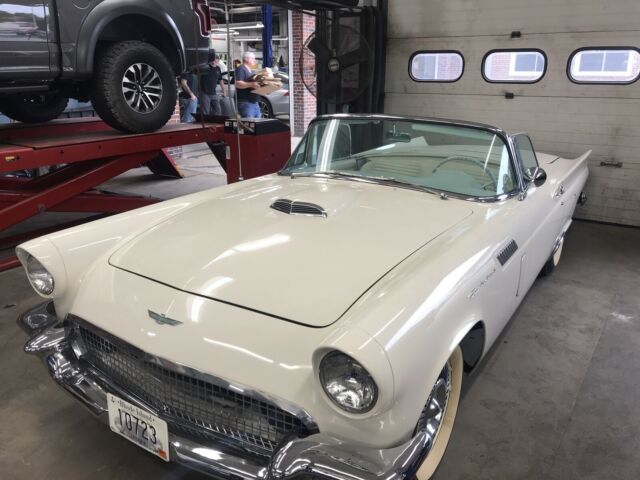 Ford Thunderbird 1957 image number 1