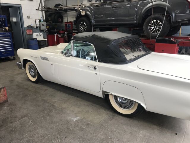 Ford Thunderbird 1957 image number 17