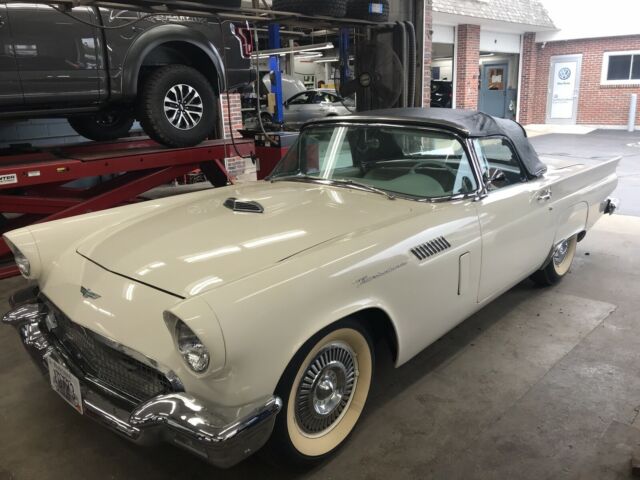 Ford Thunderbird 1957 image number 18