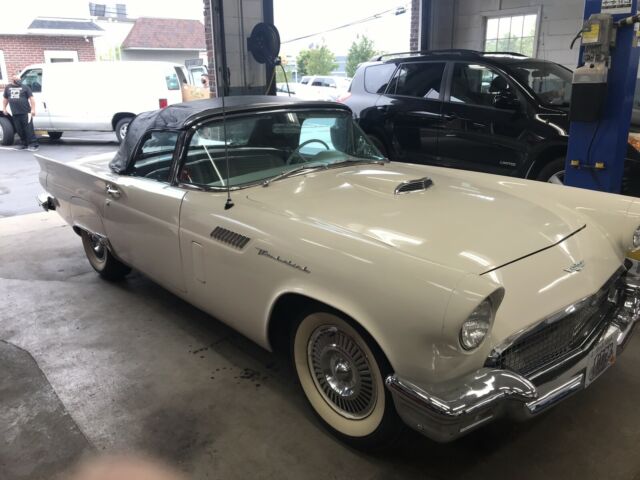 Ford Thunderbird 1957 image number 19