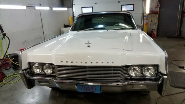 Lincoln Continental 1966 image number 27