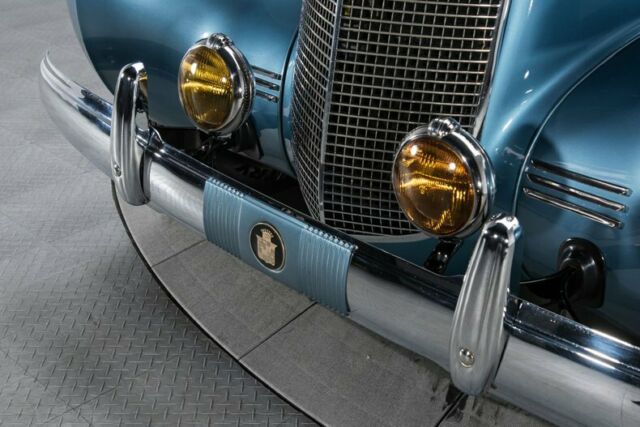 Cadillac Fleetwood 1937 image number 22