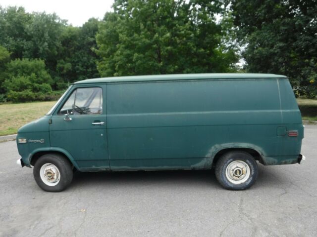 Chevrolet G20 Van 1976 image number 1