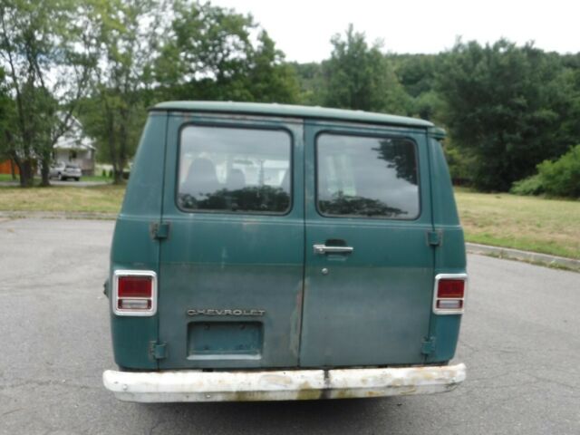 Chevrolet G20 Van 1976 image number 2