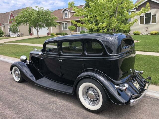 Ford Sedan 1934 image number 17