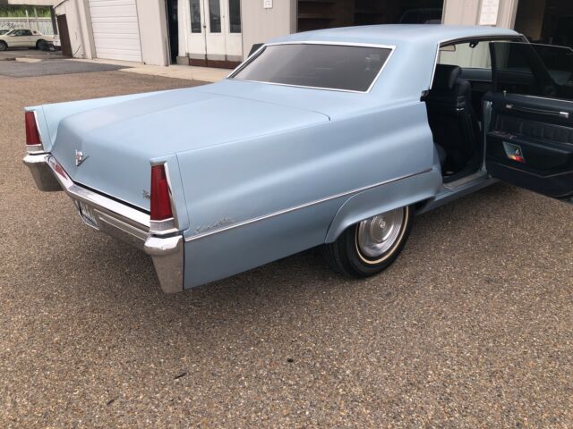 Cadillac DeVille 1969 image number 1