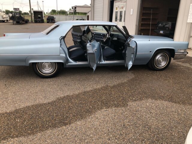 Cadillac DeVille 1969 image number 20