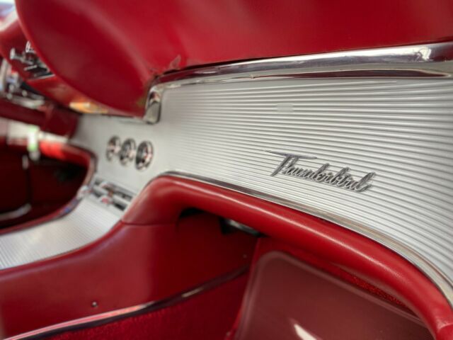 Ford Thunderbird 1961 image number 10