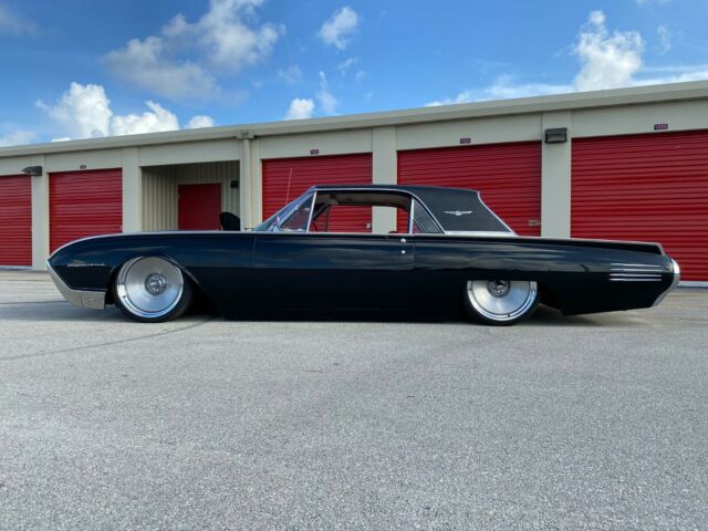 Ford Thunderbird 1961 image number 27