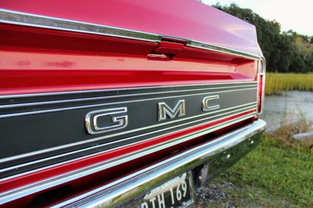 GMC Jimmy 1972 image number 20