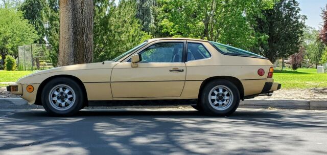 Porsche 924 1978 image number 1