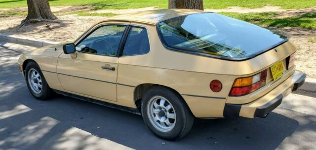 Porsche 924 1978 image number 29