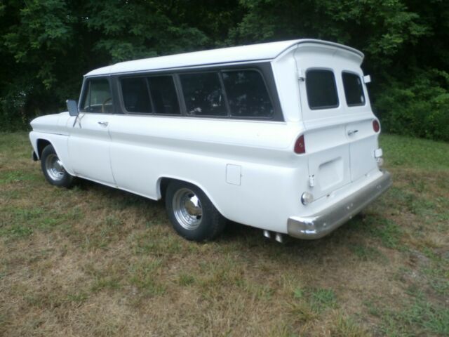 Chevrolet Suburban 1966 image number 0