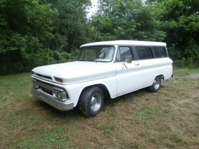 Chevrolet Suburban 1966 image number 22