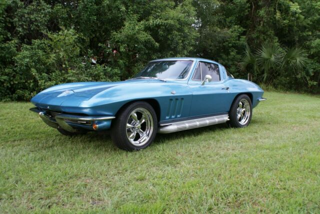 Chevrolet Corvette 1965 image number 1