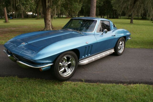 Chevrolet Corvette 1965 image number 11