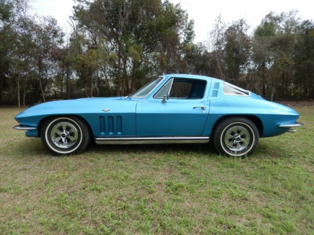 Chevrolet Corvette 1965 image number 17