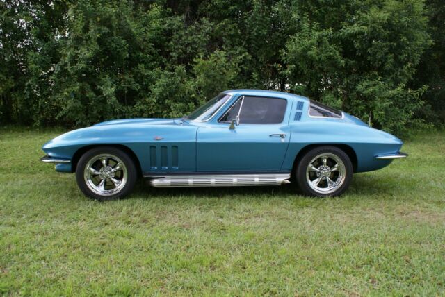 Chevrolet Corvette 1965 image number 2