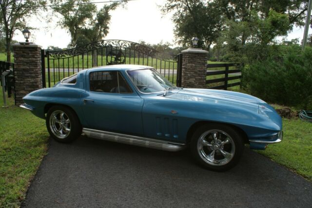 Chevrolet Corvette 1965 image number 29