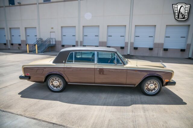 Rolls-Royce Silver Shadow 1975 image number 17