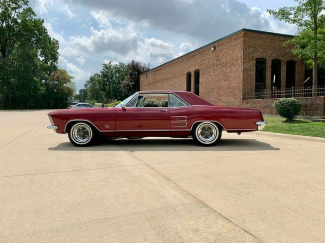 Buick Riviera 1963 image number 12