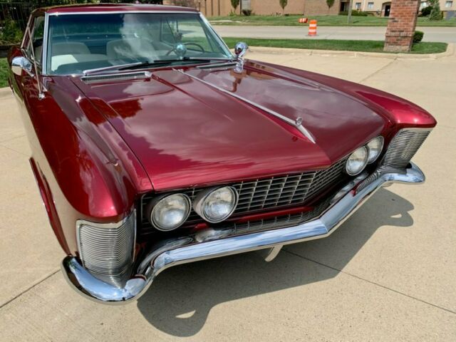 Buick Riviera 1963 image number 16