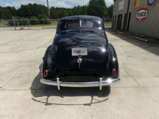 Ford Deluxe Coupe 1939 image number 2