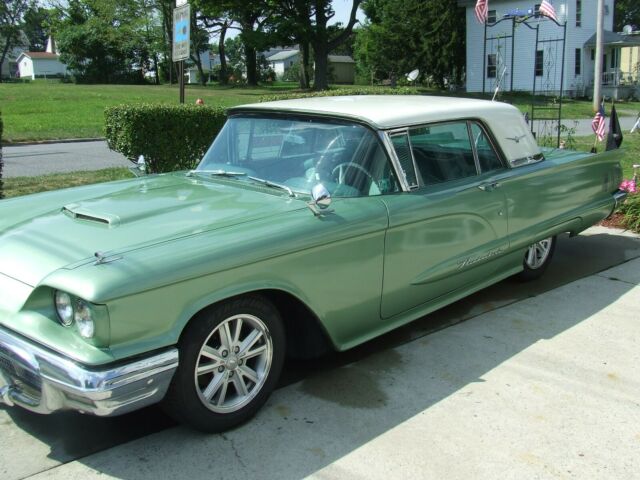 Ford Thunderbird 1960 image number 1