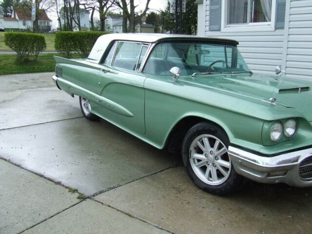 Ford Thunderbird 1960 image number 15