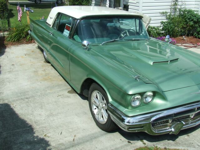 Ford Thunderbird 1960 image number 2