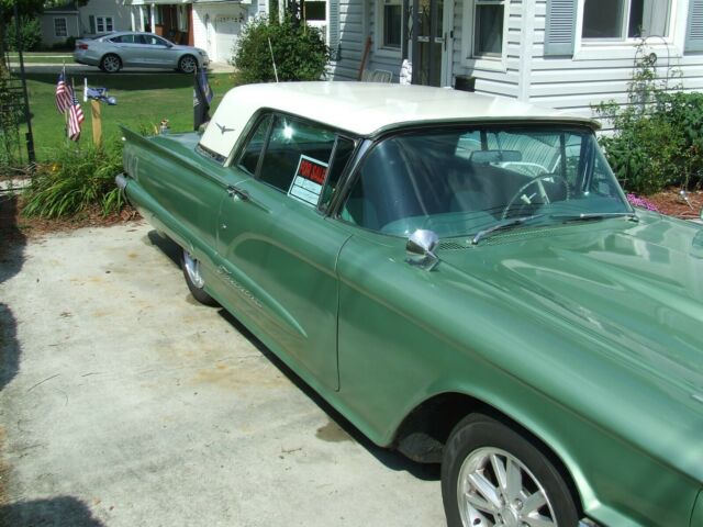 Ford Thunderbird 1960 image number 25