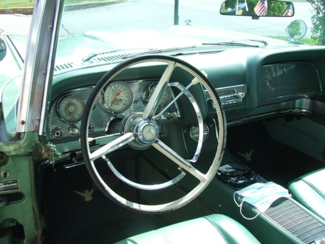 Ford Thunderbird 1960 image number 28