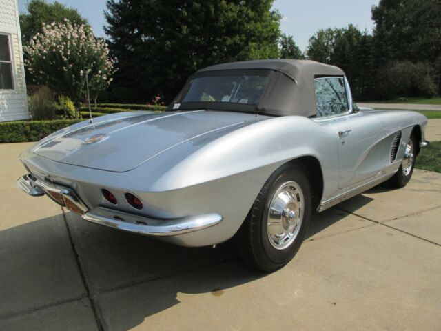 Chevrolet Corvette 1962 image number 27