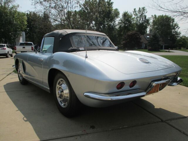 Chevrolet Corvette 1962 image number 29