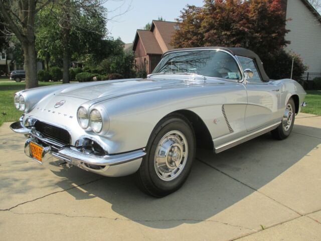 Chevrolet Corvette 1962 image number 31