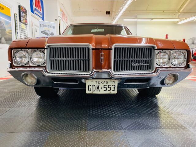 Oldsmobile Cutlass 1971 image number 28