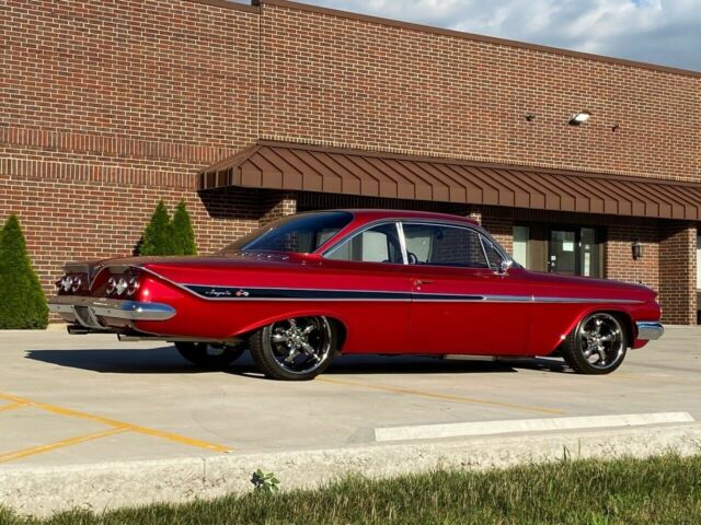 Chevrolet Impala 1961 image number 4